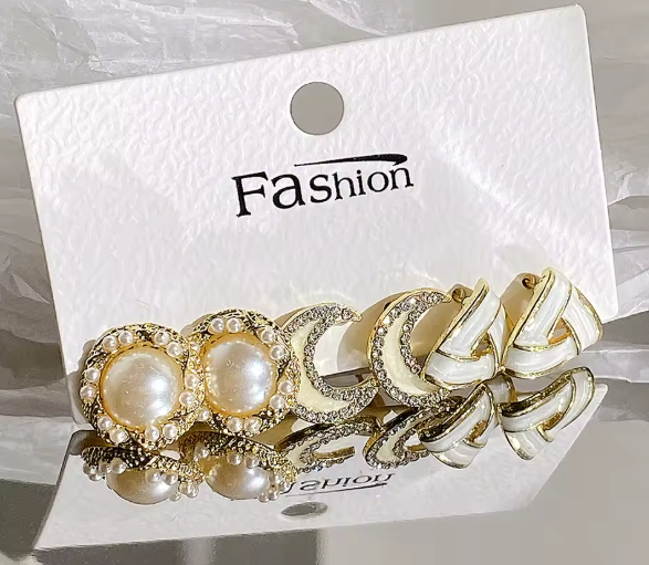 https://paygoodecu.com/products/conjunto-de-3-packs-de-aretes?_pos=3&_sid=773618e73&_ss=r