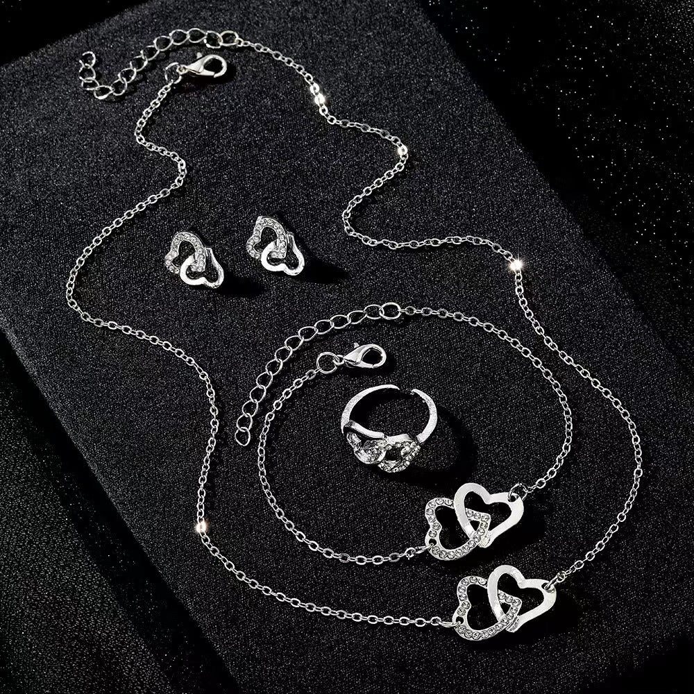 https://paygoodecu.com/products/set-de-corazon-plateado?_pos=1&_psq=SET&_ss=e&_v=1.0
